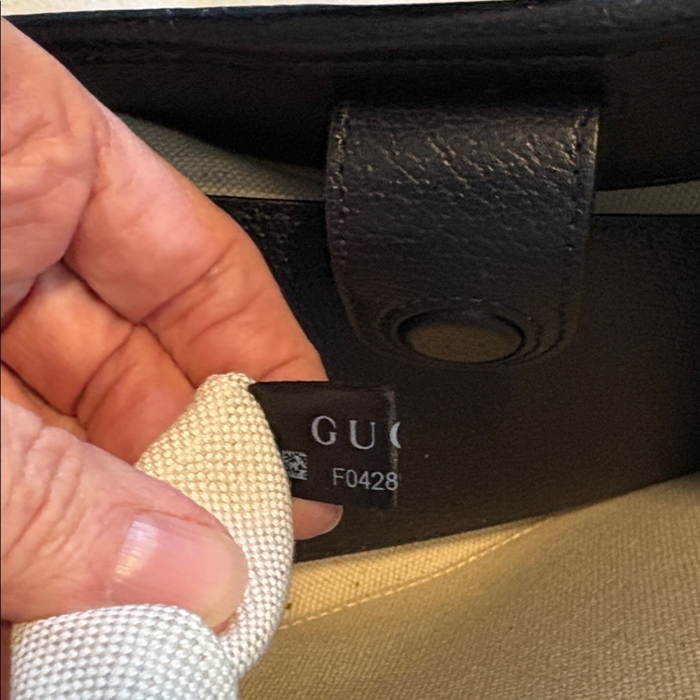 Gucci authentic shoulder bag LIKE NEW ! condition - Picture 10 of 12